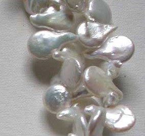 Collier bronze africain et perles de culture d'eau douce
