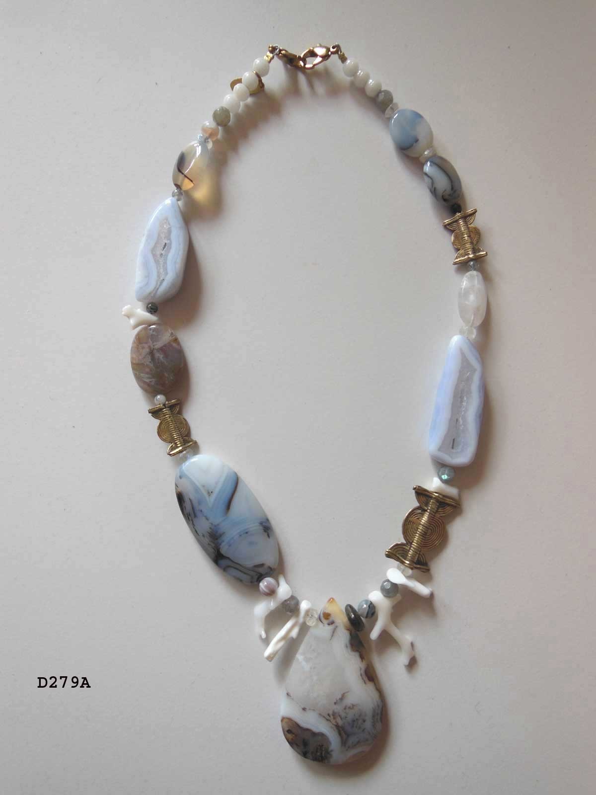 Collier En Corail Blanc Et Or - Longueur 48 Cm, Perles De 6,50 Mm - Neuf Sans Emballage