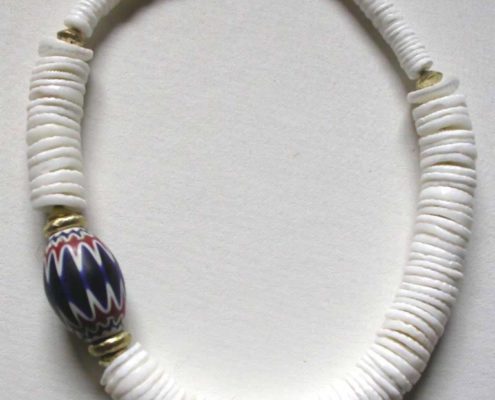 Collier avec perle à chevrons