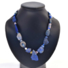 Collier asymétrique bleu - lapis lazuli, perles, bronzes, ... - D671B